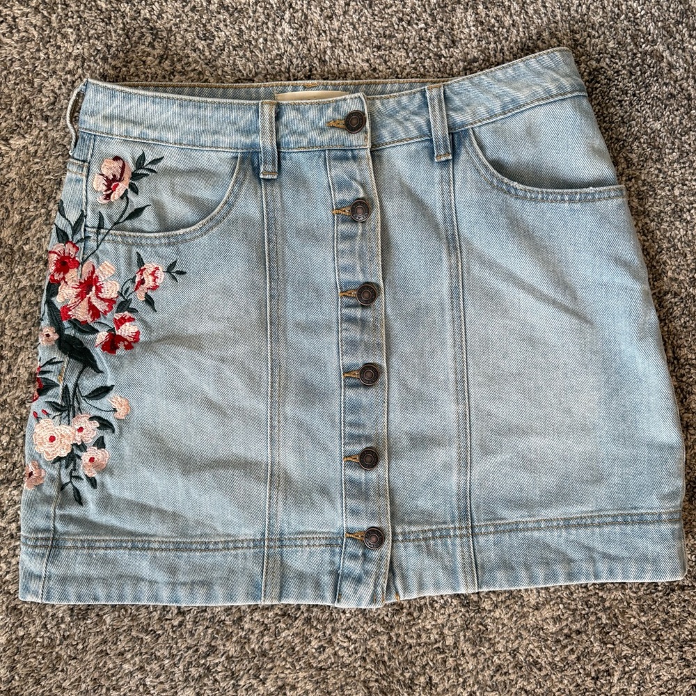 🌸 PacSun Embroidered Denim Mini Skirt - Size 28